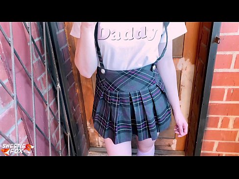 ❤️ Msichana wa shule Ananyonya Dick yake kwa kina na kutombana badala ya madarasa. kwetu sw.porn-list.ru ❌❤